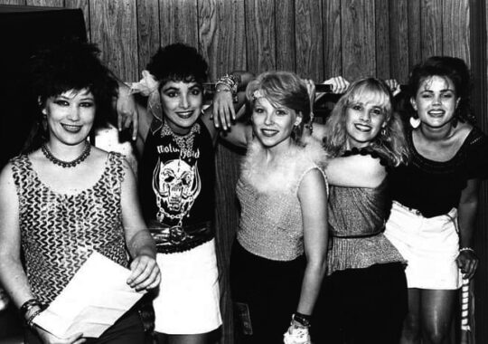 The Go-Go’s regresan con nuevo tema y documental