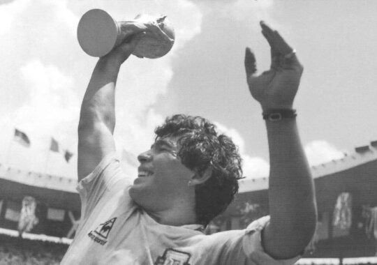 Luto más allá del futbol, fallece Maradona