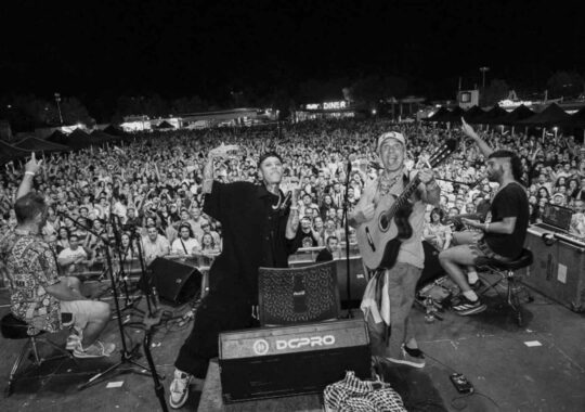 ‘Solamente’ reúne a Manu Chao y Santa Fe Klan