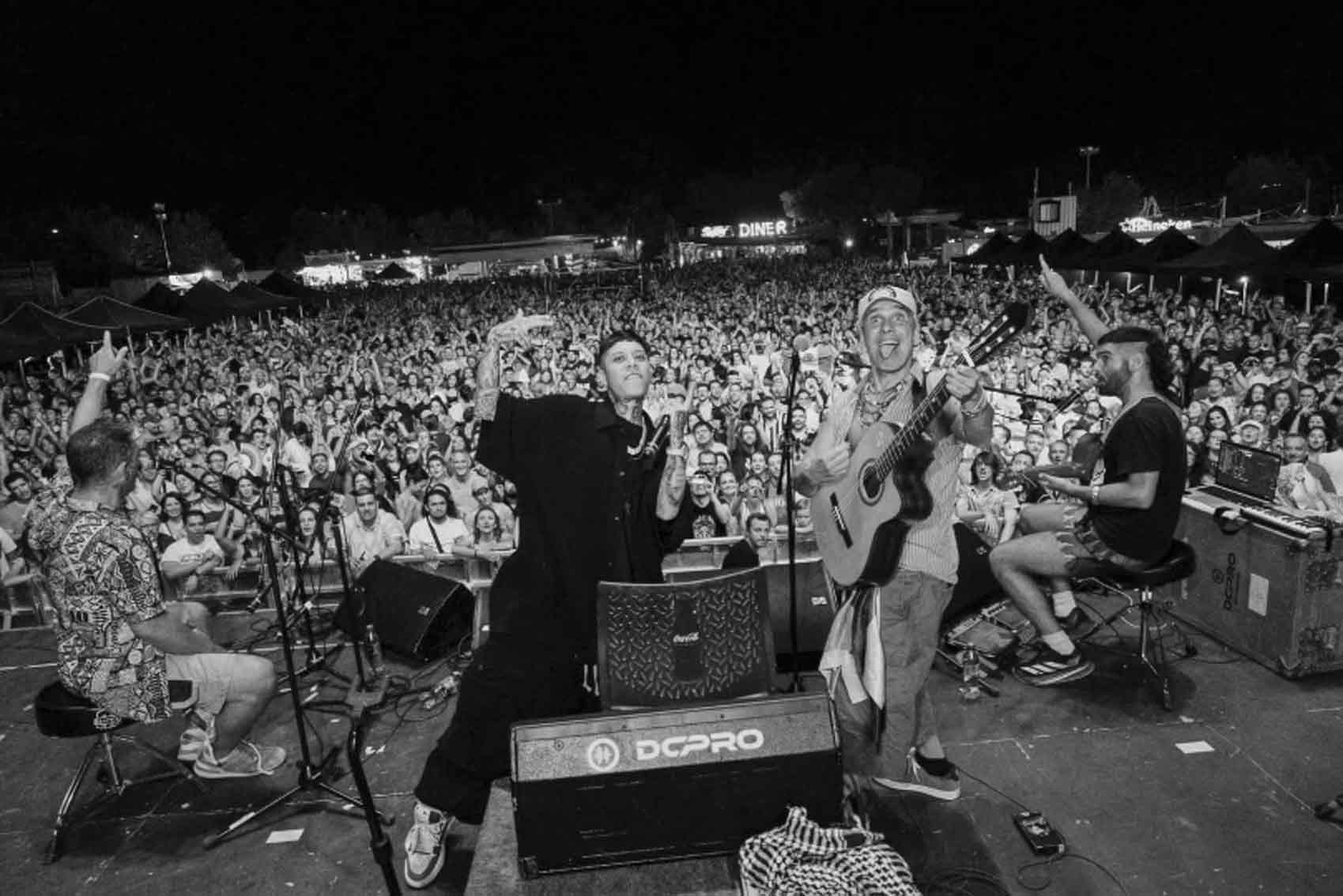 ‘Solamente’ reúne a Manu Chao y Santa Fe Klan