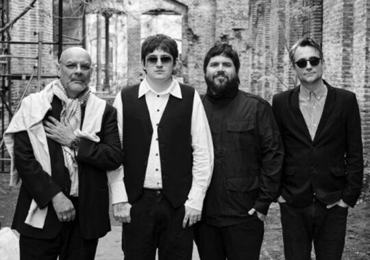 Santiago Motorizado estrena clip de ‘No me trates mal’, protagonizado por Dillom